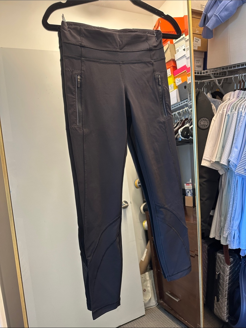 LIKE NEW Lululemon leggings 25”